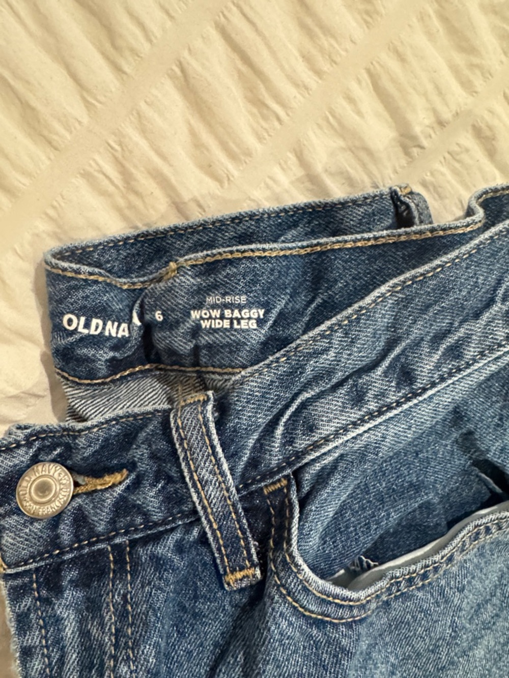 Old Navy Women's Mid-Rise Wow Baggy Wide Leg Jeans - Picture 4 of 5